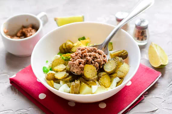 салат с тунцом и картофелем рецепт фото 5
